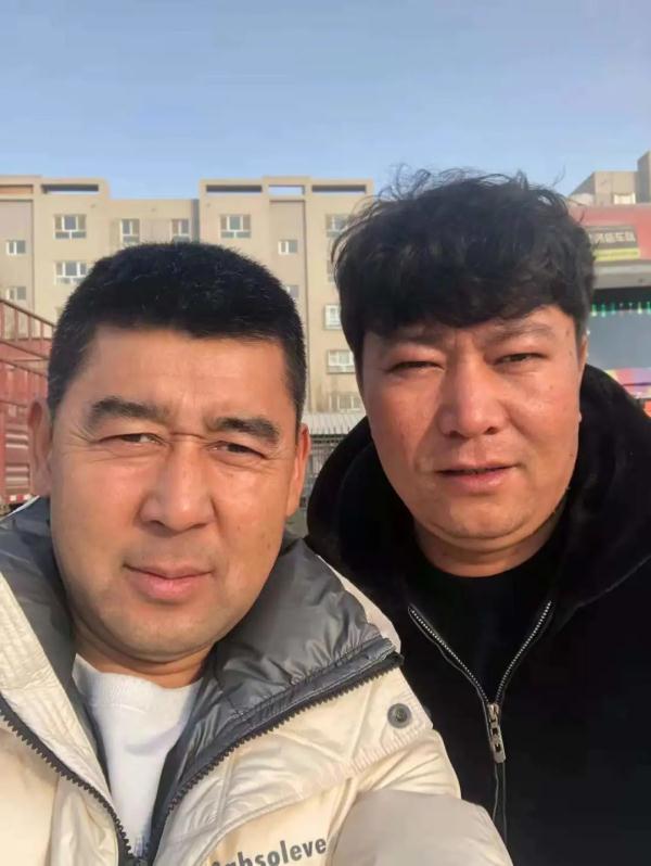 8 days and 8 nights, free driving for 4,700 kilometers! These two big brothers in Xinjiang are on fire